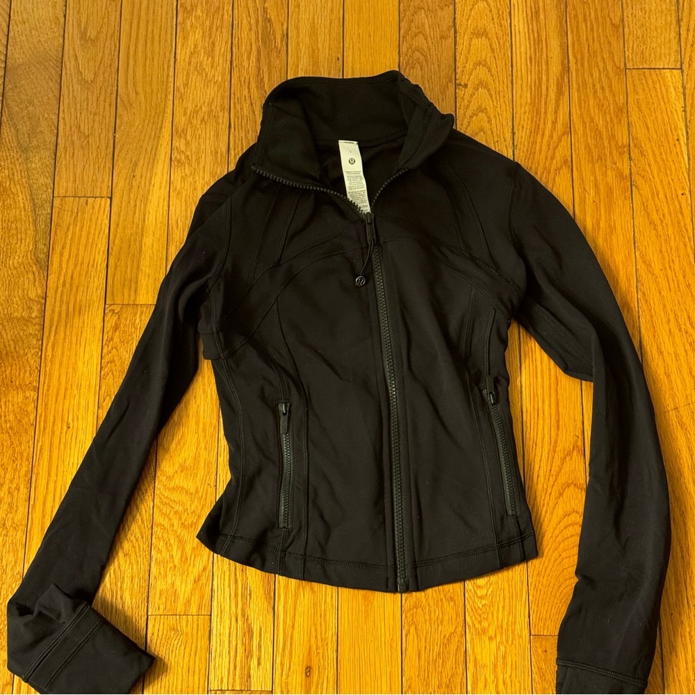 The original pLululemon black defined zip up jacket